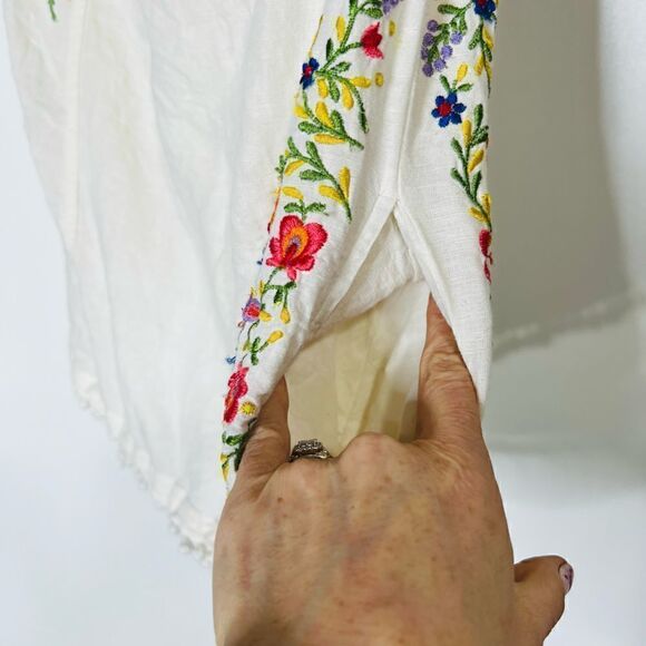 Moulinette Soeurs Anthropologie White Cotton Floral Embroidered Top Pom Tassels - Picture 3 of 10